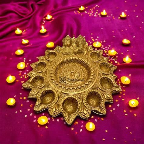 Brass 10 Wick Lakshmi Ganesha Diya Weight 2.7 Kg & Height 4 Inch ...