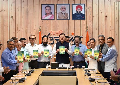 छात्रों की मानसिक भलाई पर केंद्रित पुस्तक ‘सस्टेनेबल वेलनेस ऑफ स्टूडेंट्स’ का सीएम धामी ने किया ...