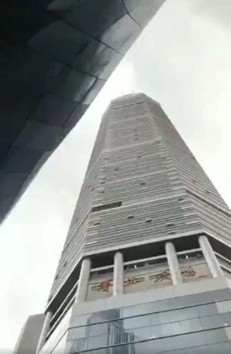 曼哈顿93层摩天大楼剧烈晃动 楼内人纷纷出逃(图)