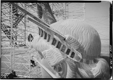 Cool pics showing the Statue Of Liberty getting a makeover in 1984 ...