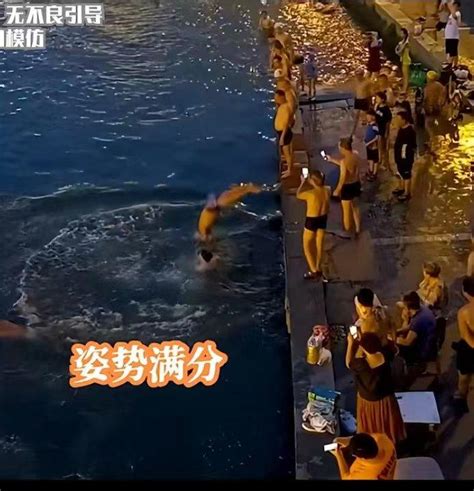 七月二十八日，一位帅哥在天津海河狮子林桥附近跳水，太精彩漂亮-vlog视频-搜狐视频