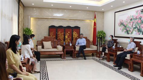 驻缅甸使馆慰问在缅中国留学生