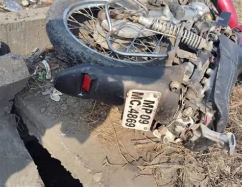 इंदौर में भीषण सड़क हादसा, ट्रक की टक्कर से दंपति की हुई मौत - couple ...