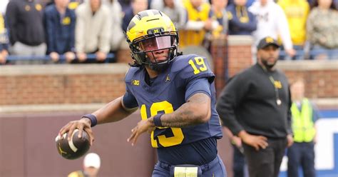 Steady Droppin Dimes - Bryce Underwood's QB coach on his staying at Michigan; UM Bball STILL no. 1