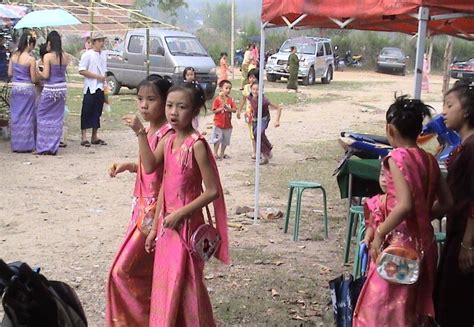 中缅边境“一寨两国”小学成国际学校_留学_环球网
