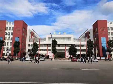 曲靖市麒麟高级中学2019年招生专业整理_报名学费_招生对象