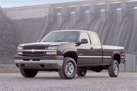 What Kind of Oil Does a 2005 Chevy Silverado Take? Oil Capacity, Change Intervals