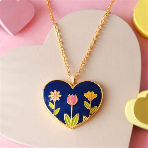 Valentine's Day Bloom Heart Pendant – VOYLLA