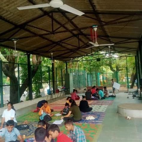 This Movement Enables Volunteers To Teach Children From Nearby Slums