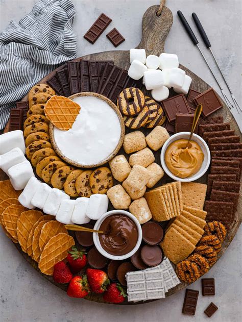 S'mores Charcuterie Board | The Recipe Critic