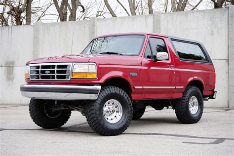 1994 Ford Bronco XLT - Lupo Motors