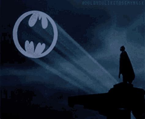 Bat Signal GIFs | GIFDB.com