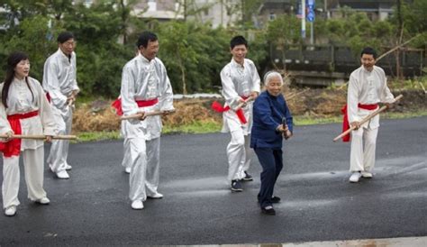 People Around The World Are Going Gaga Over This 93-Year-Old Granny ...