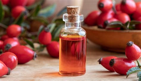 8 Natural Ways To Get Rid Of Pockmarks + Causes - lifeberrys.com