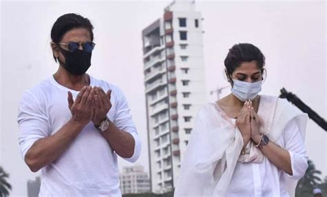 After Shah Rukh Khan Was Trolled For Dua At Lata Mangeshkar's Funeral ...