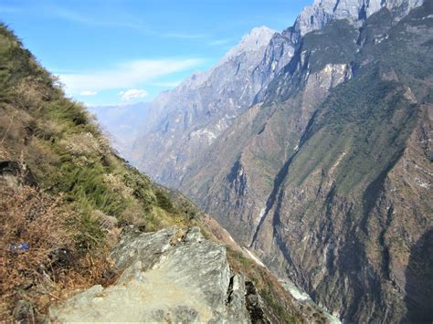 Hiking Tiger Leaping Gorge in Yunnan, China-One of the World's best hike