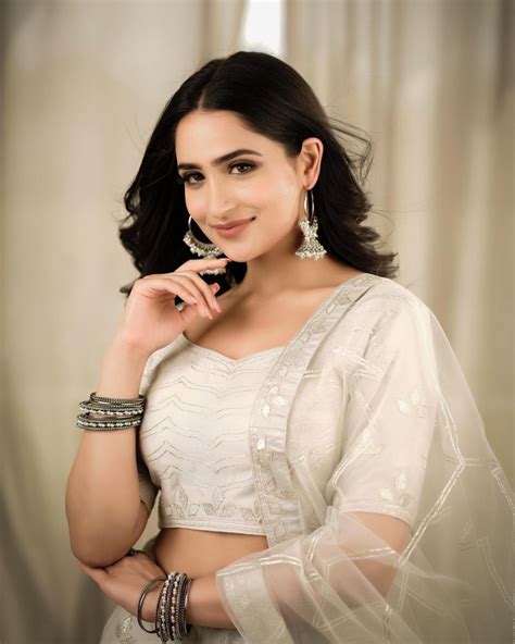 Tanu Grewal Photos | Tanu Grewal in Punjabi Suit Wallpapers 2023 Images ...