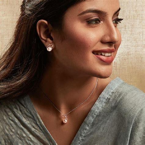 OTT Small Earrings Every Millennial Bride Must Out Her Hands-on