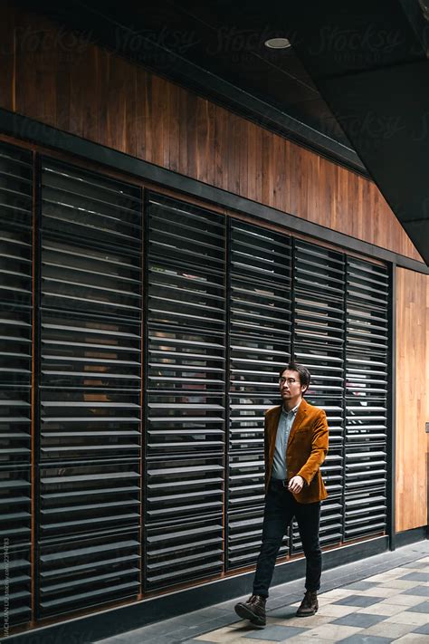 Business Man Walking 的图像结果