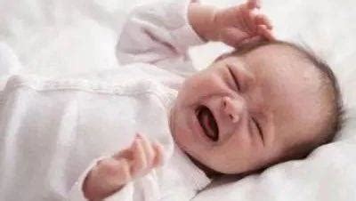 月嫂告诉您新生儿哭闹常见的五个原因，不要孩子一哭就喂奶 - 知乎