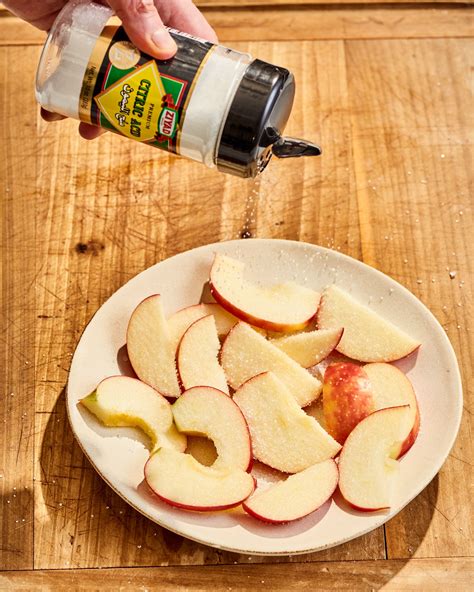 How To Keep Cut Apples From Getting Brown - Middlecrowd3