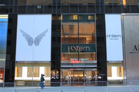 H. STERN 645 5th Avenue New York, NY 10019 on 4URSPACE retail profile