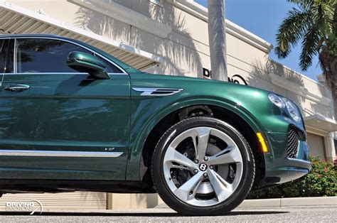 2022 Bentley Bentayga V8! VERDANT GREEN! PIANO BLACK VENEER! 22 INCH WHEELS! $221K MSRP!! Stock ...
