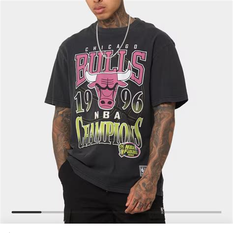 Bulls Oversized | Retro shirt design, Retro shirts, Retro graphic tees