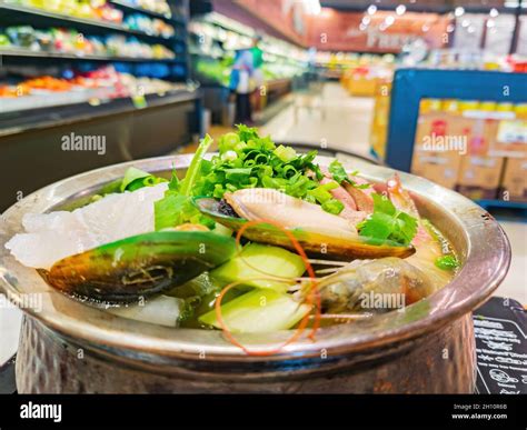 Seafood hot pot hi-res stock photography and images - Alamy