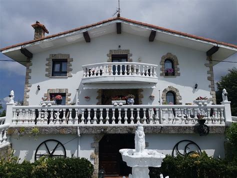 AGROTURISMO PAGOEDERRAGA (Aia) - Lodge Reviews, Photos, Rate Comparison ...