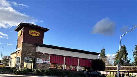 Vehicle crashes into Denny’s in Fresno after two-car wreck | Fresno Bee