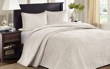 Wayn Twin Cream Solid 2 Piece Bedspread Set | Bob's Discount Furniture ...