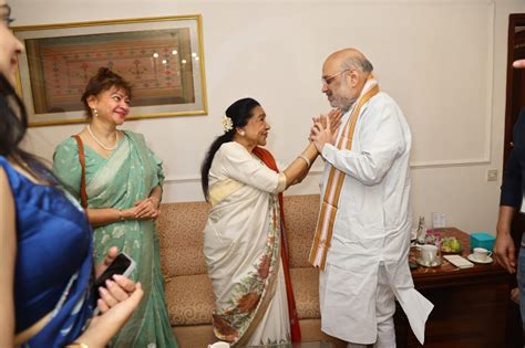 Amit Shah meets veteran singer Asha Bhosle, unveils her photobiography ...