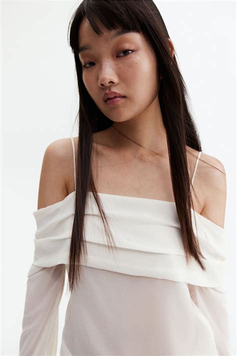 Off-the-shoulder chiffon top - Cream - Ladies | H&M IN