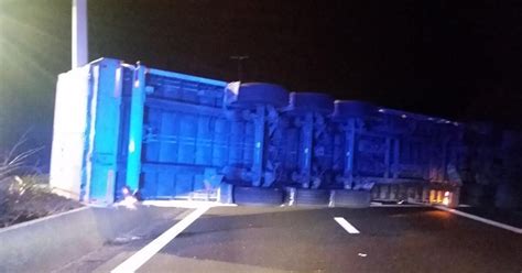 Un camion sur le flanc à Wanlin - L'Avenir
