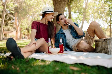31 Free Date Ideas That Will Keep The Spark Alive - Loverz Theatre