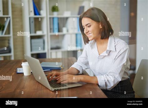 How to Type Using a Laptop 的图像结果