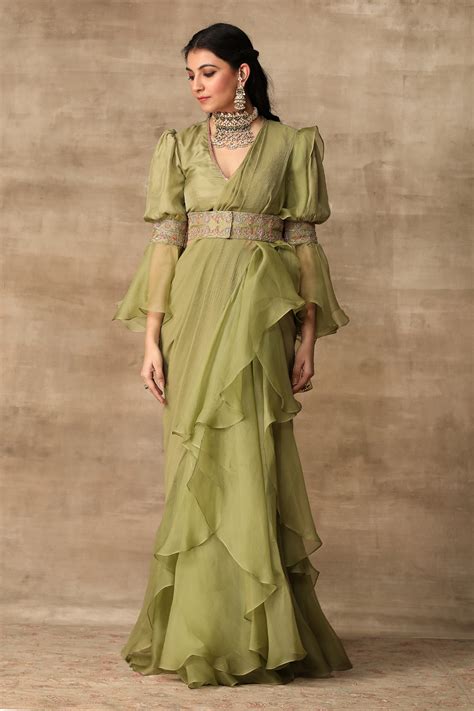 ALISHA PEKHA IN IRIS – Ridhi Mehra