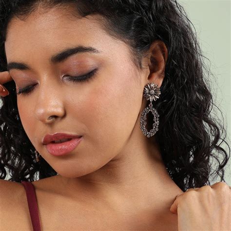 Buy Sohi Womens Daisy Intricate Oval Drop Earrings - Gold Online