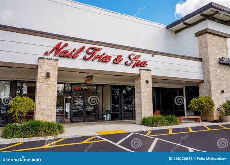 Photo of Shops and Restaurants at Tower Shops Outdoor Mall Davie ...