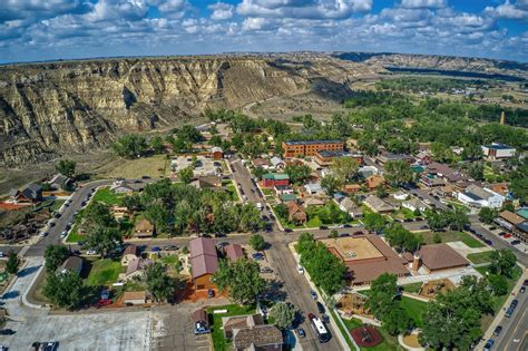 10 Famous Singers from North Dakota - Singersroom.com