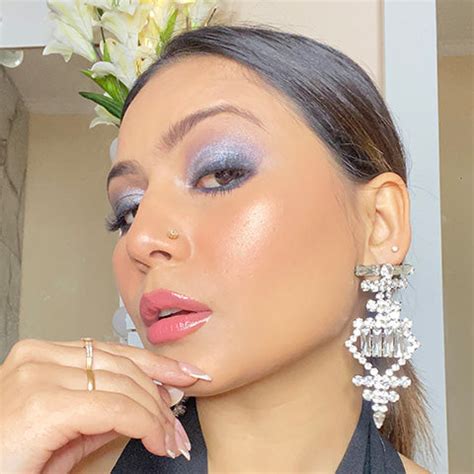 9 Ways to Use 9 Navratri Colors in Your Makeup Looks – Faces Canada