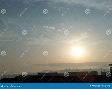 Sun 库存照片. 图片 包括有 æµ·è¿ , è£‚, é˜³å…‰, æ™, æ—¥å‡º, äº‘å½© - 71759088