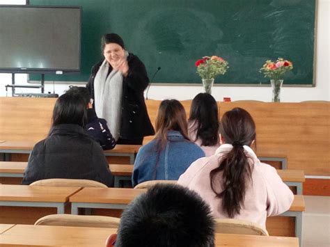 国际班外教为英语组老师授课 - 武邑中学