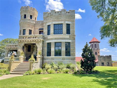 Joanna Gaines + Latest Fixer Upper House: The Castle 2/2