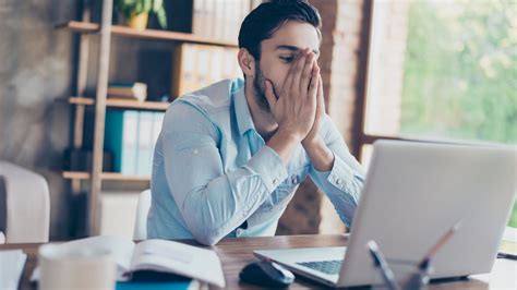 Effective ways to deal with loneliness at the workplace