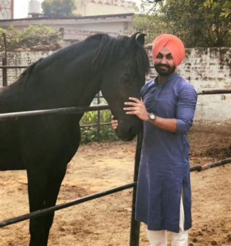 ਰਵਿੰਦਰ ਗਰੇਵਾਲ ਲੈ ਕੇ ਆ ਰਹੇ ਹਨ ਅਪਣੀ ਨਵੀਂ ਫ਼ਿਲਮ '15 ਲੱਖ ਕਦੋਂ ਆਉਗਾ'