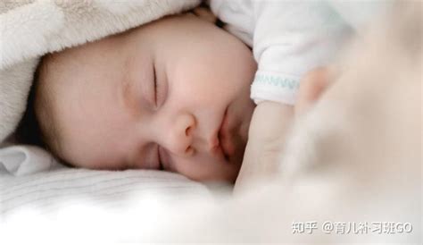 宝宝睡觉不安稳，除了环境因素，这4大原因也不能忽视 - 知乎