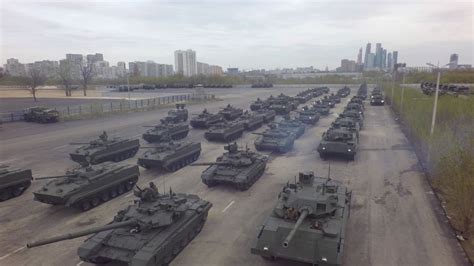 乌总统渲染8万俄军压境:部署900辆坦克500架战机_环球军事_军事_新闻中心_台海网