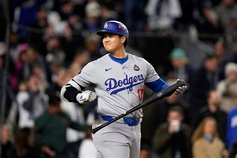 Shohei Ohtani leads off for Dodgers in World Series Game 3, two days after dislocating shoulder ...